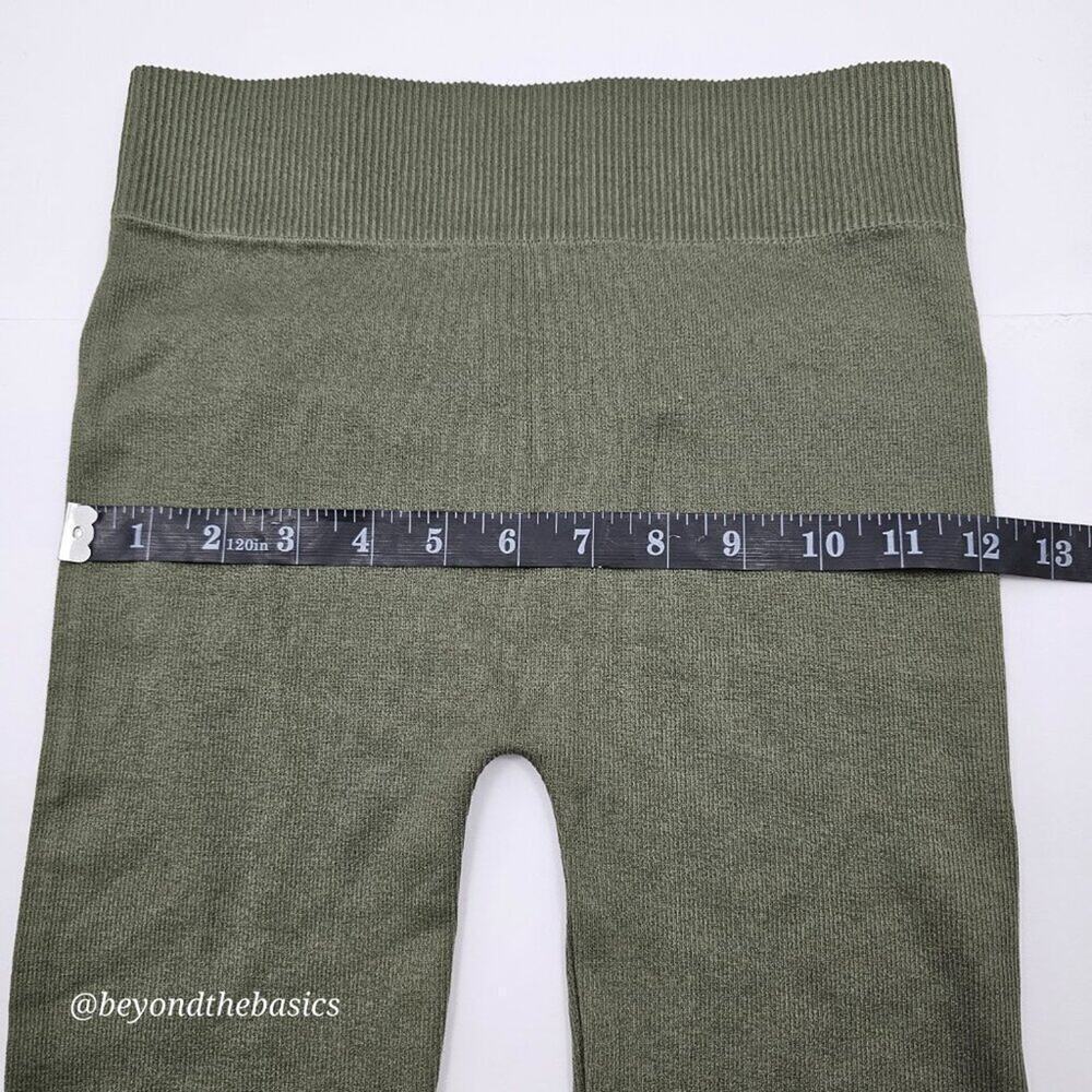 Bozzolo Women's Olive Green Ribbed Nylon Biker Shorts Size S/M - Picture 7 of 8